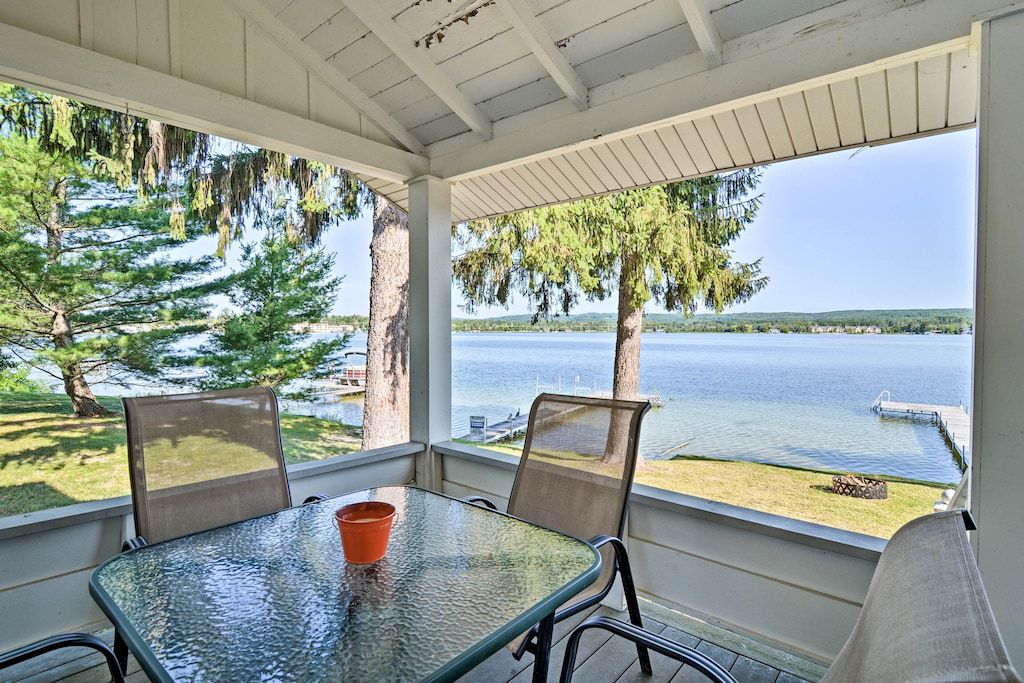 Cottage on Crooked Lake