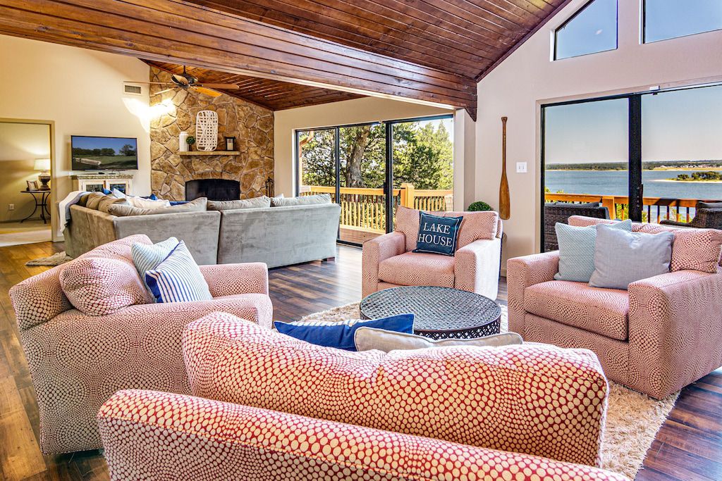Luxurious Texoma Lakefront Home