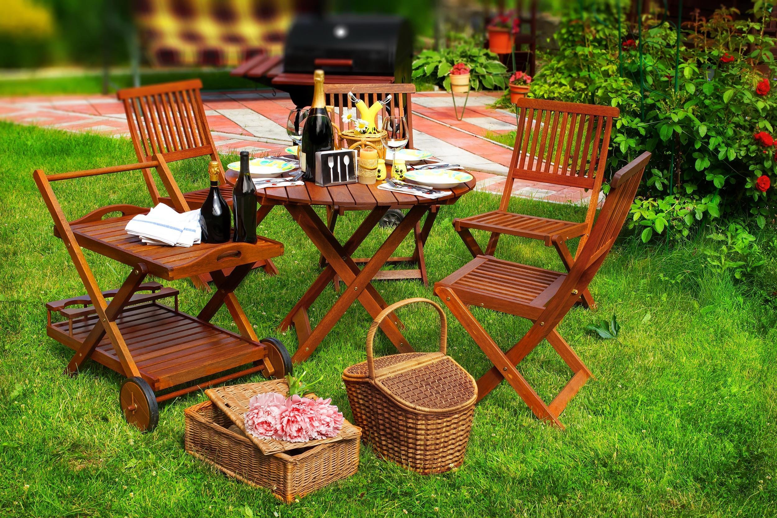 outdoor furniture on the lawn