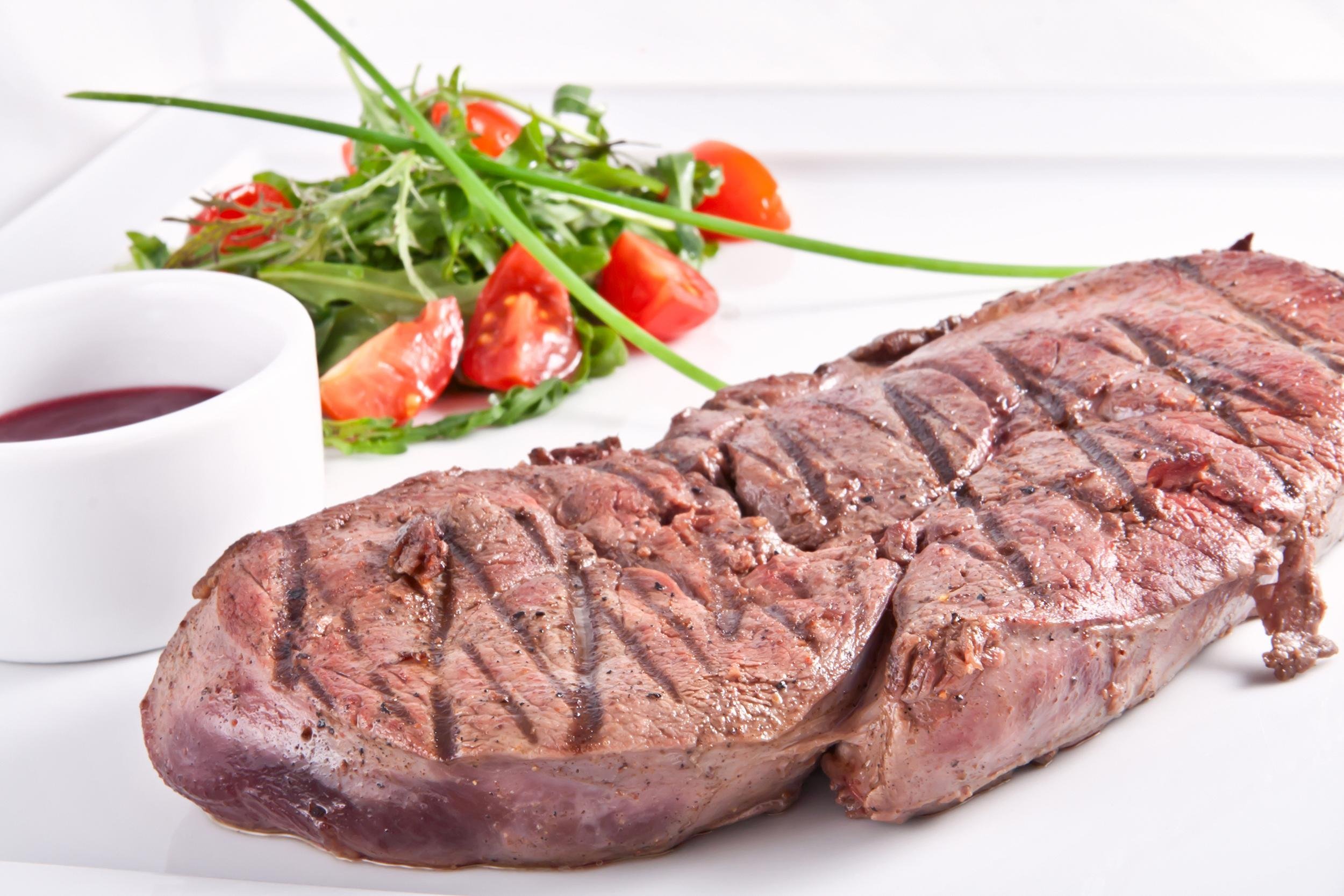 fried beef liver with fresh vegetables