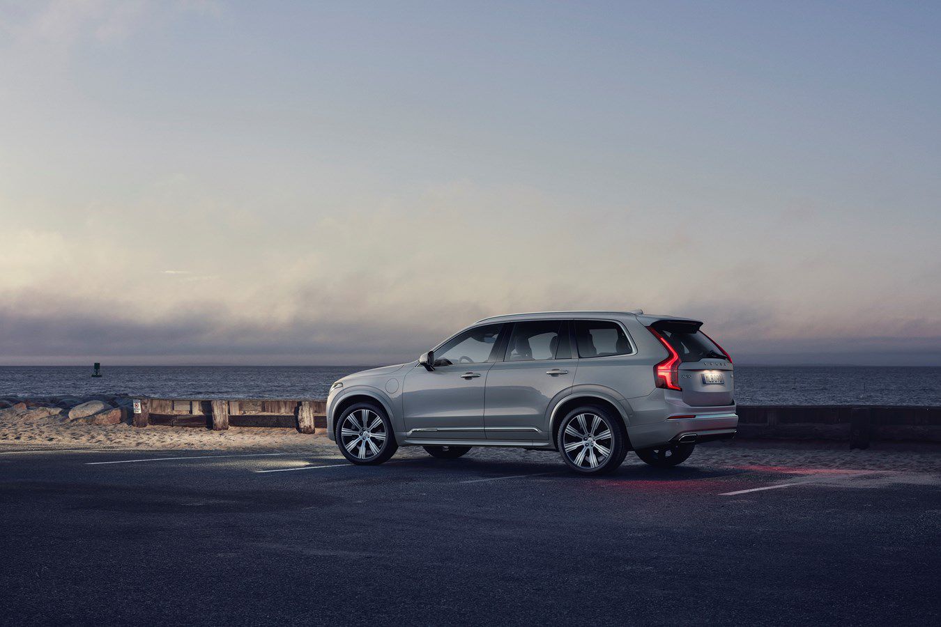 Three-Row Midsize Luxury: Volvo XC90