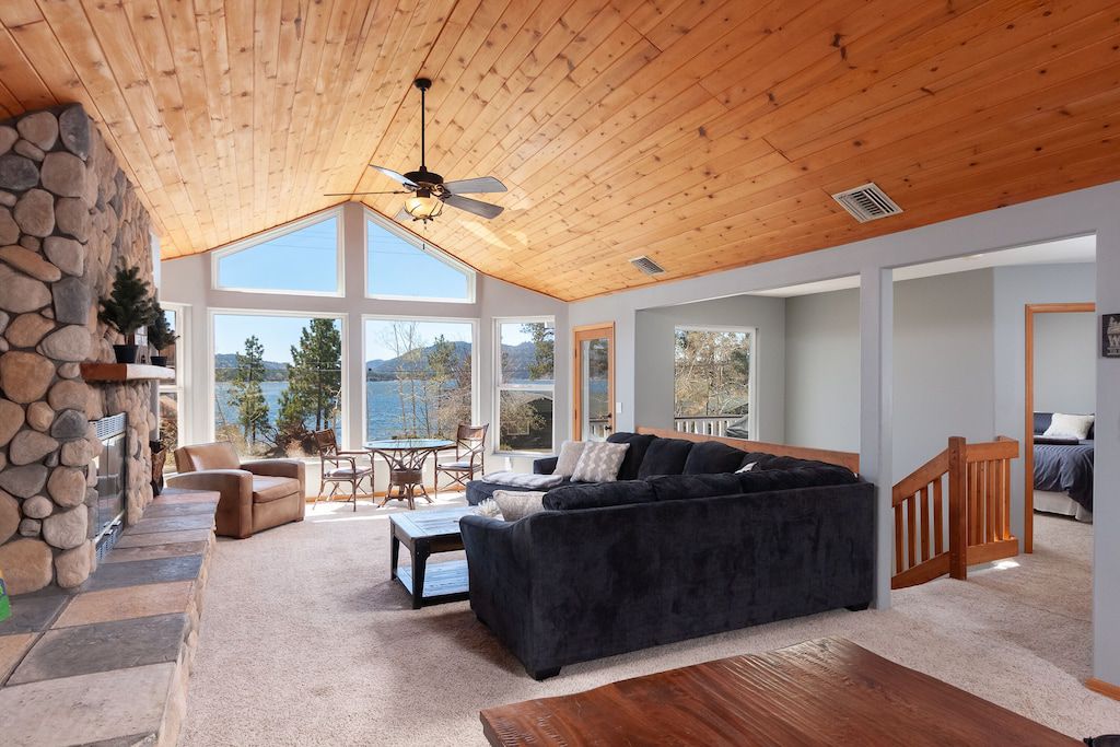 Million $ Panoramic Lake Views