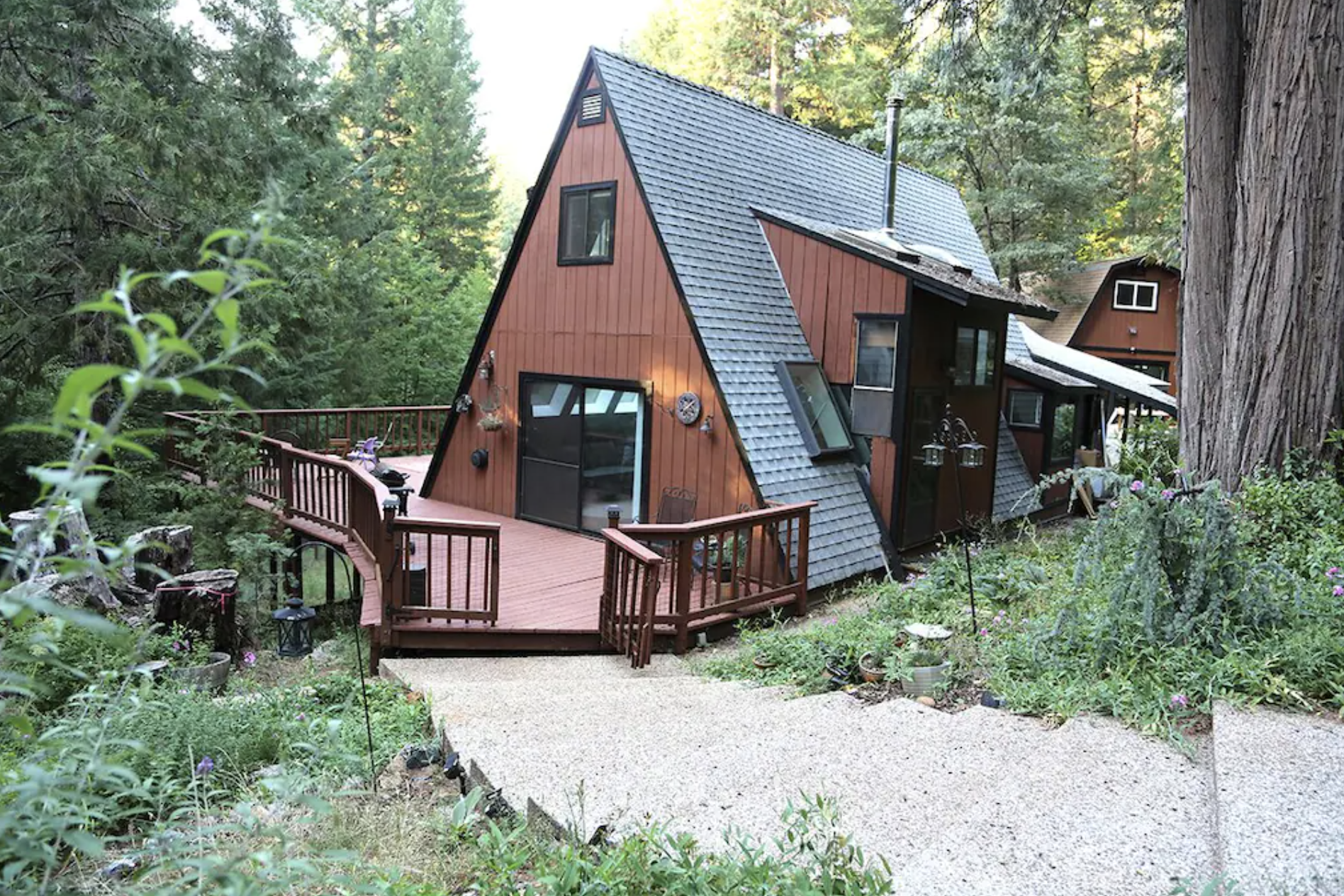 Magical Off-Grid Retreat on 10 Acres