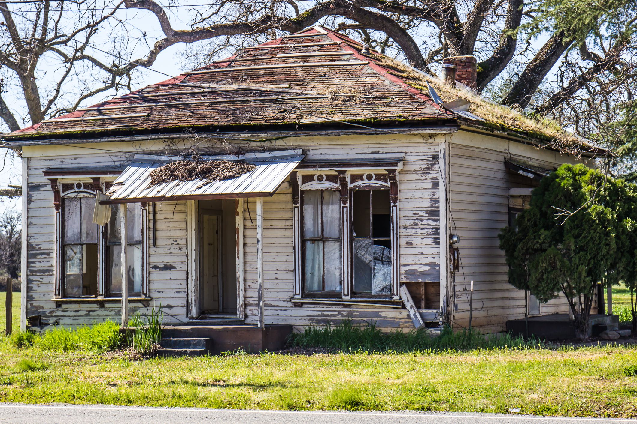Abandoned Home In Disrepair With Peeling Paint & Weathered Exterior