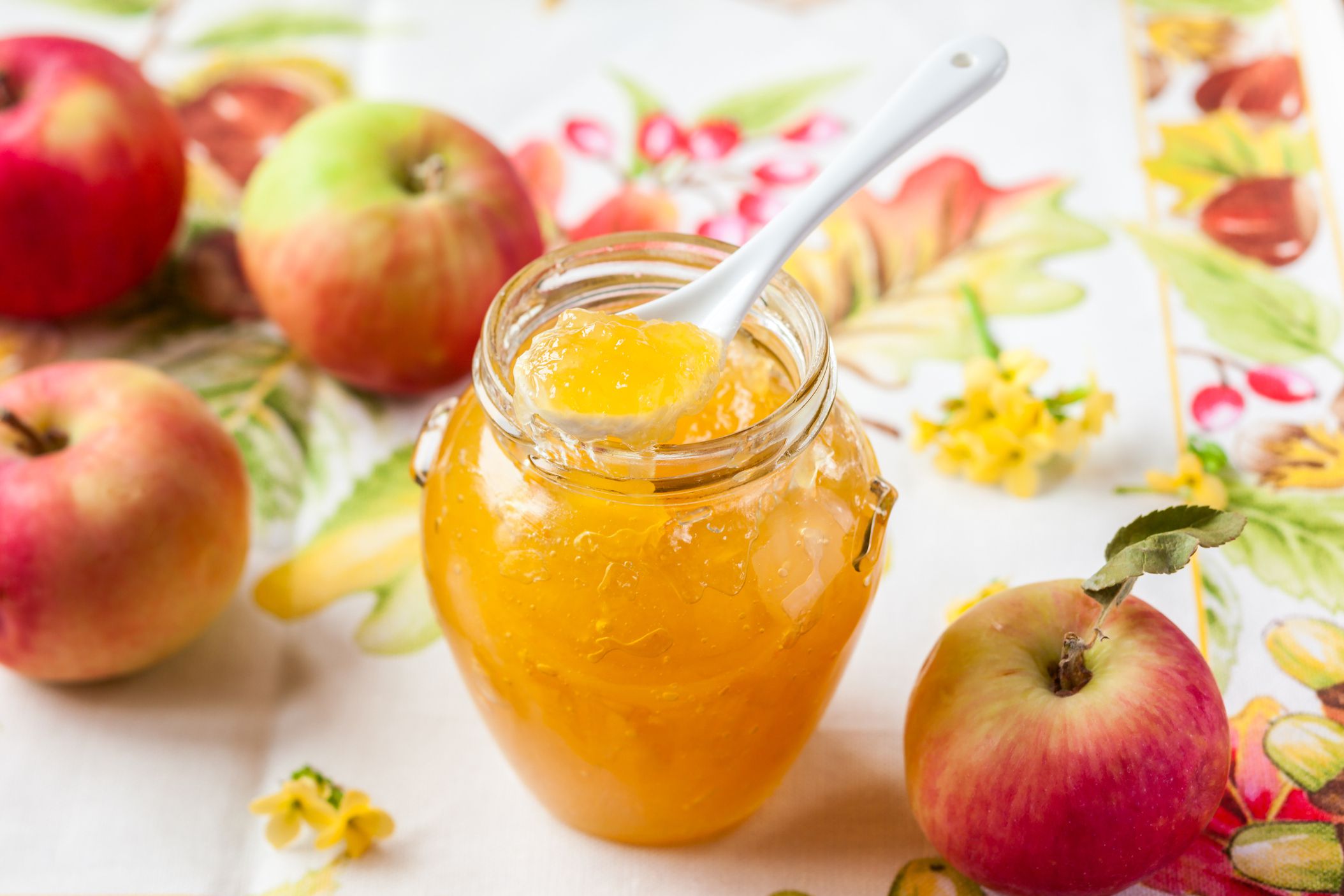 jar of apple jam and apples