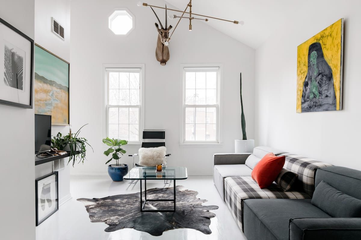 Pilsen Modernist, Creative Light-Filled Loft