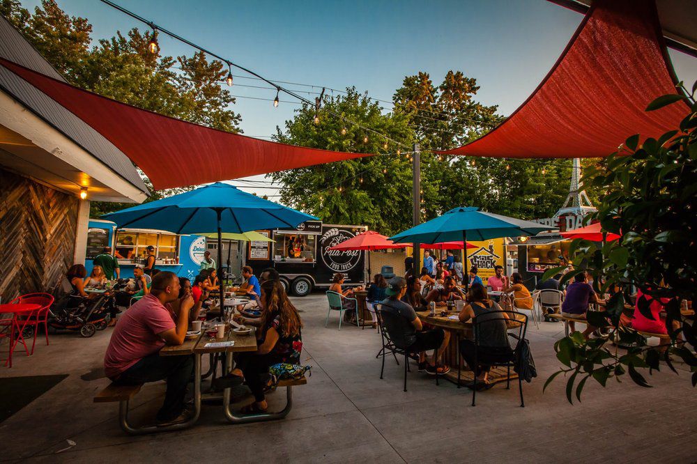 Detroit Fleat Food Truck Park & Boozery