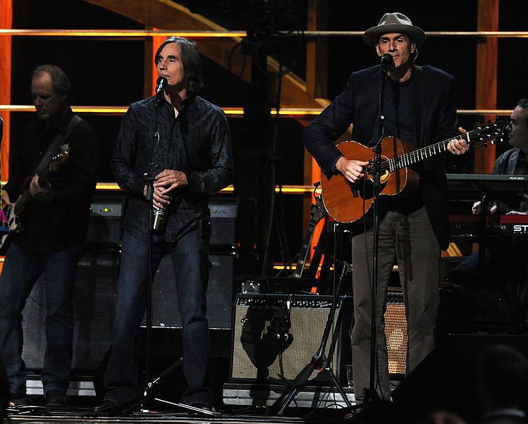 Bonnie Raitt, Jackson Browne and James Taylor perform onstage with Crosby, Stills and Nash at the 25th Anniversary Rock & Roll Hall of Fame Concert at Madison Square Garden on October 29, 2009 in New York City.
