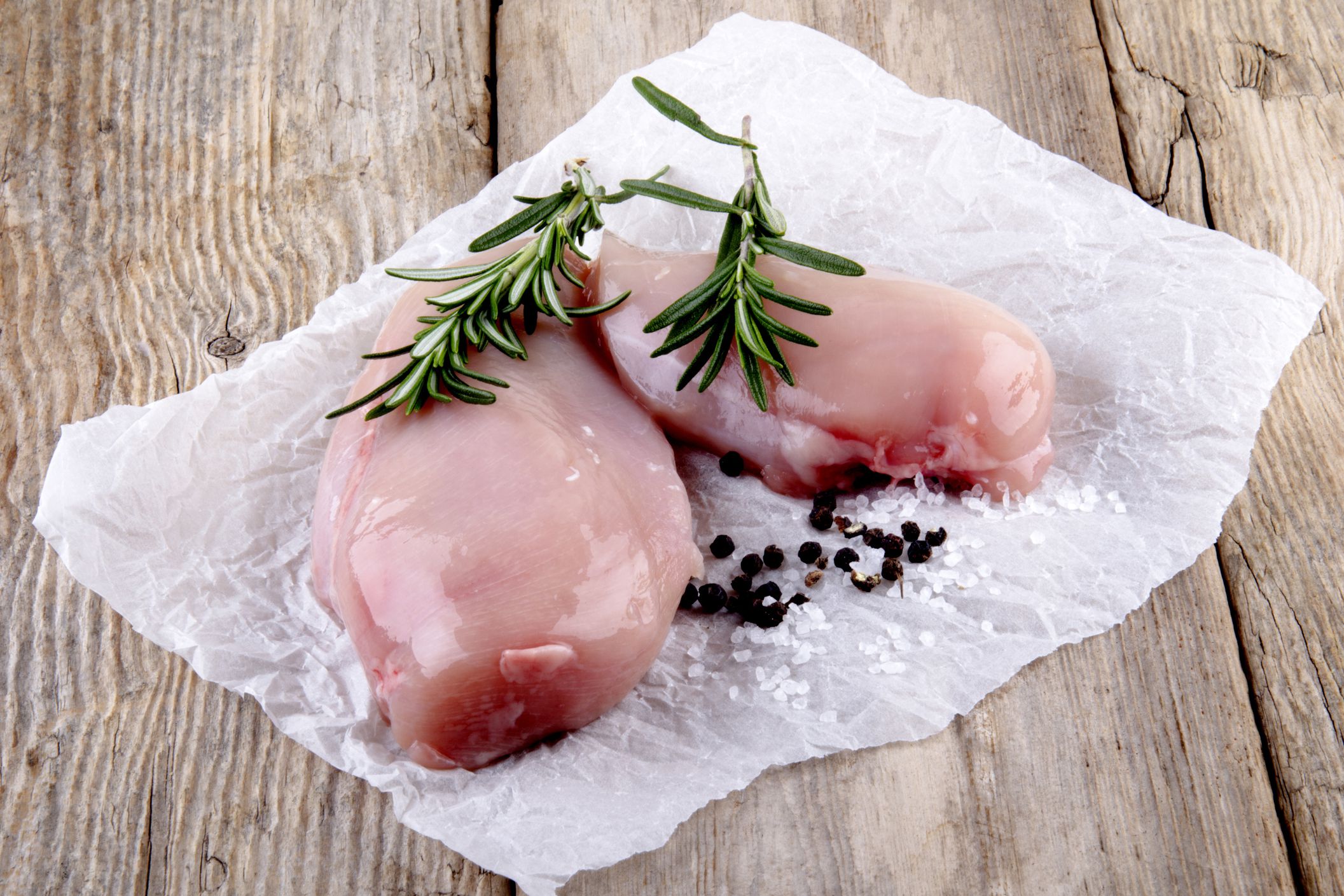 chicken drying in paper towel