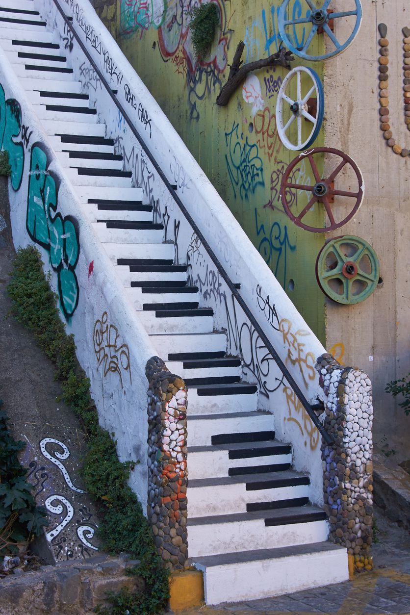 valparaiso piano stairs