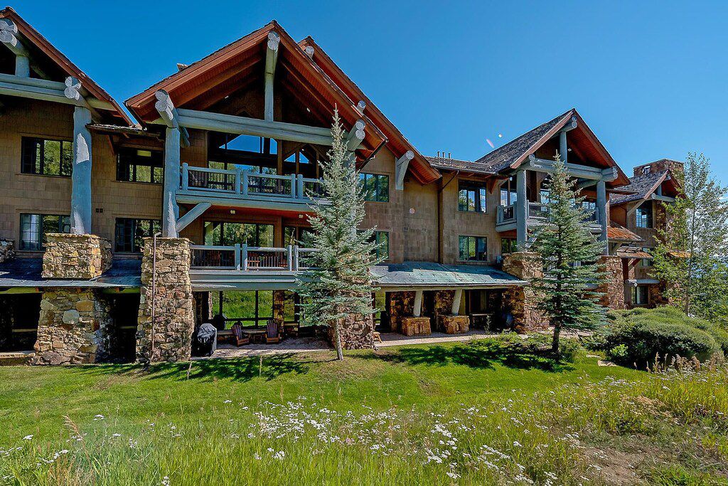 Bear Paw Lodge Ski-In, Ski-Out
