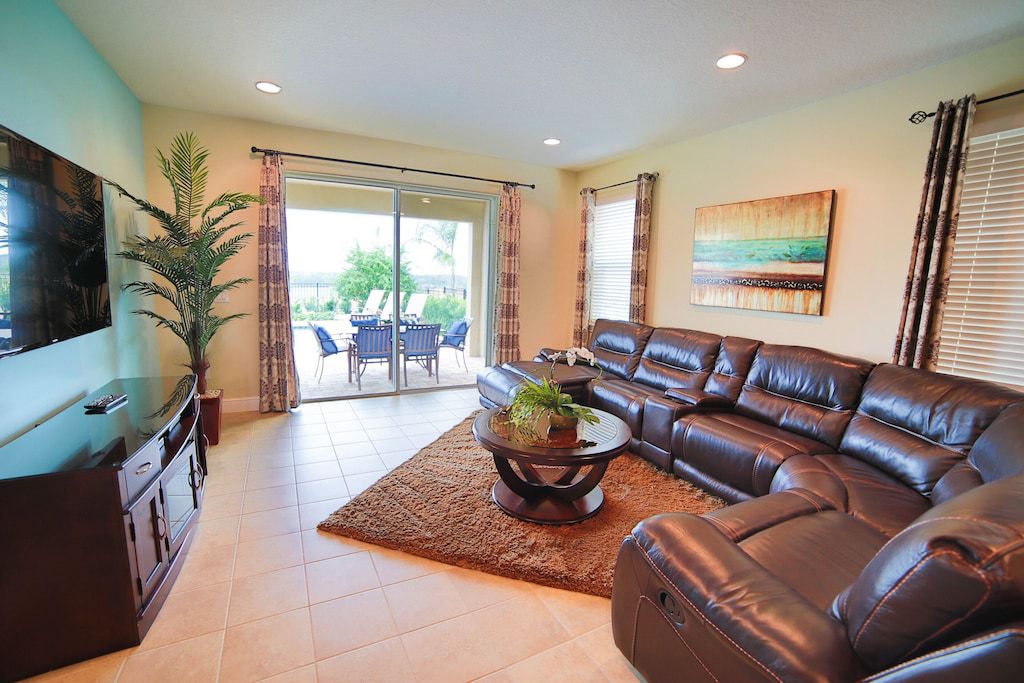 Luxury 20-Bedroom Reunion Villa: More