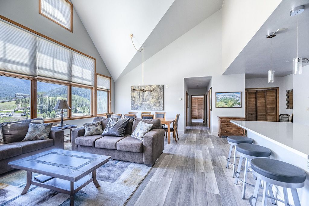 Zephyr Mountain Lodge