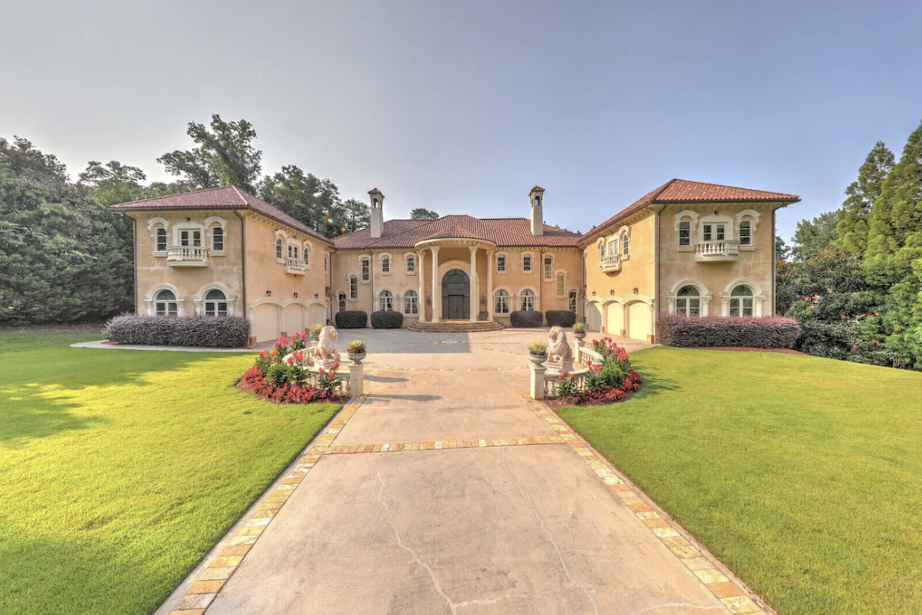 Dream Mansion 10 BR + Pool/Hot Tub, Sandy Springs, Georgia