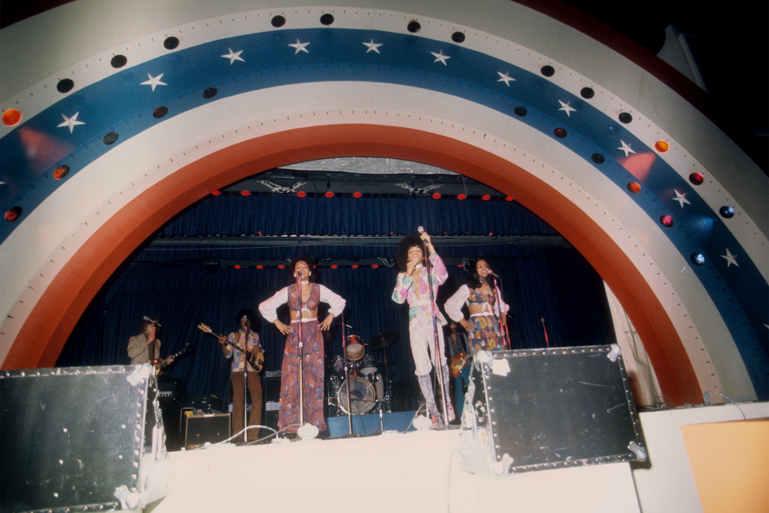 The Sylvers perform live at Disneyland