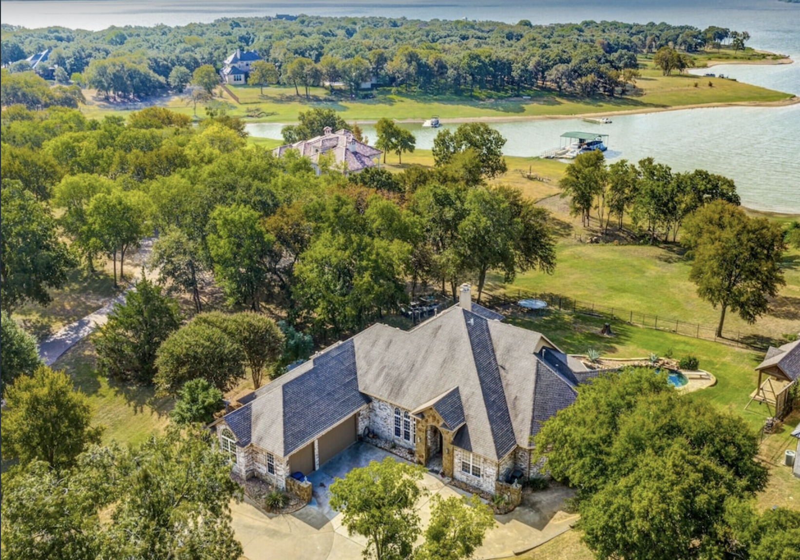Luxe Lakeside