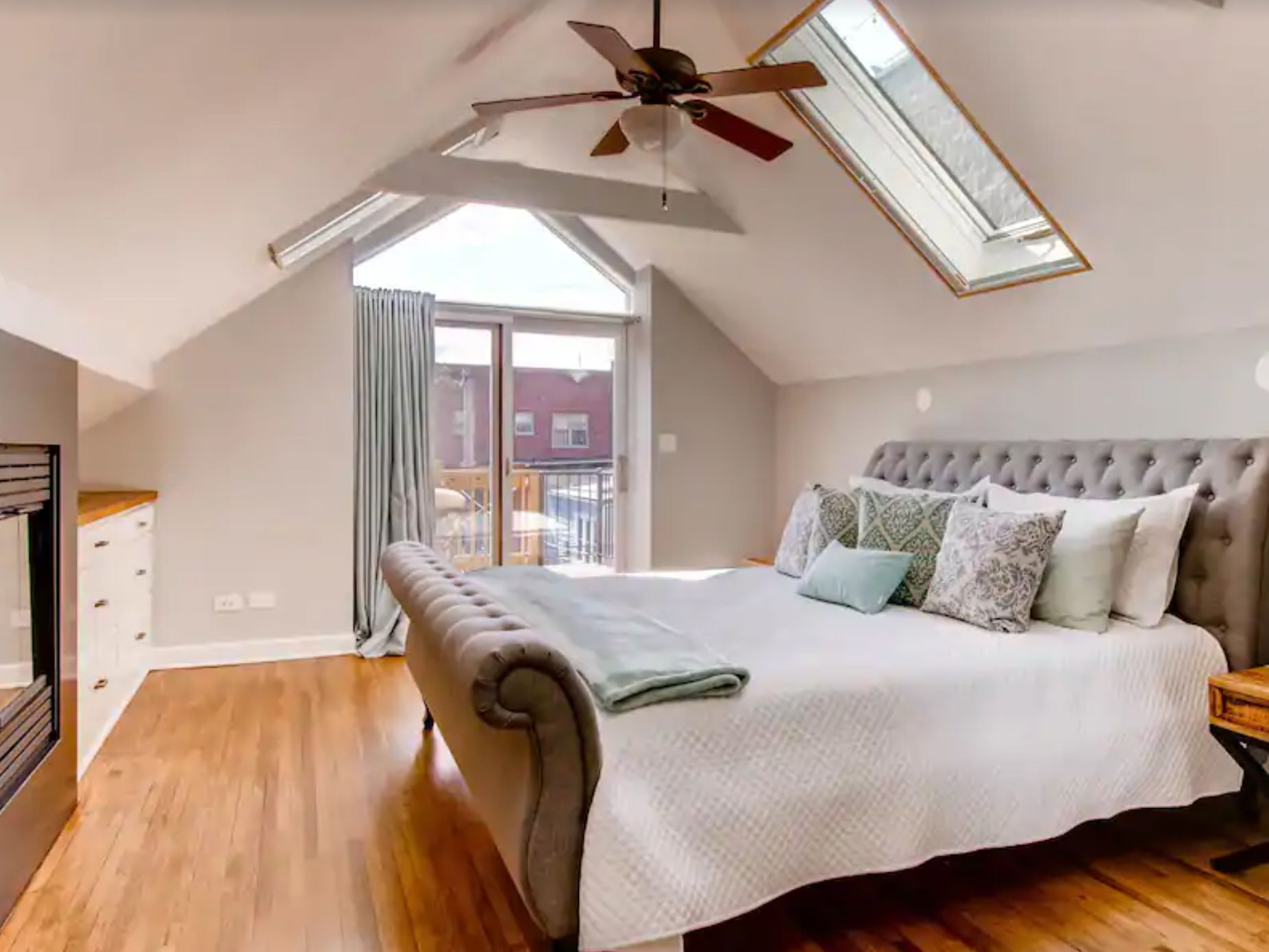 Best Reviews Noble Square: More