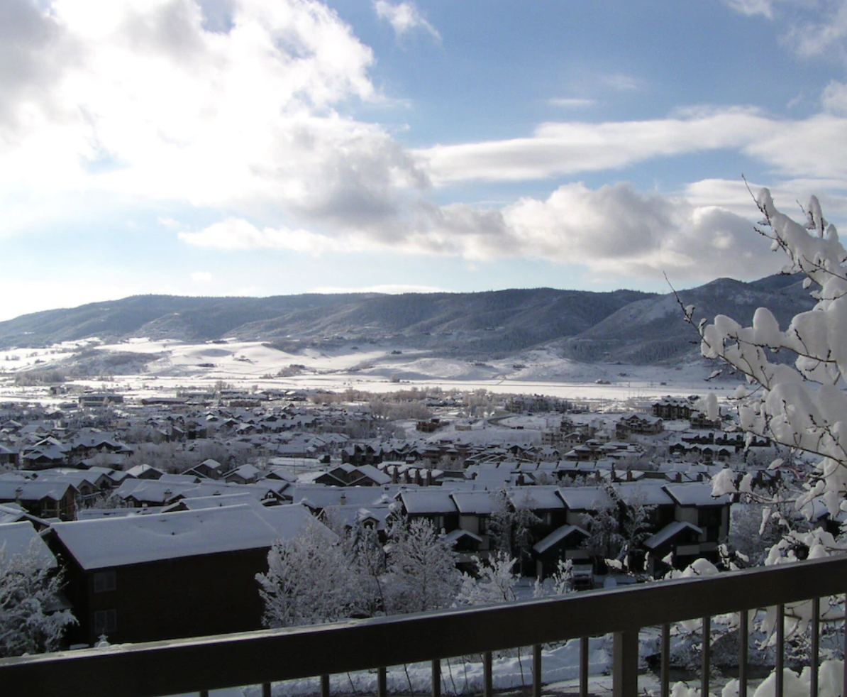 Emerald Mountain View Condo: More