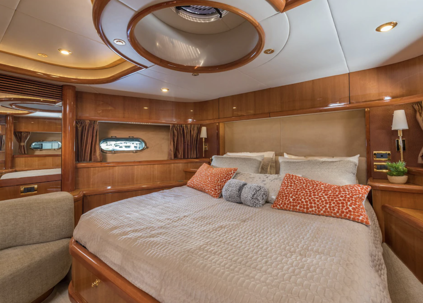 Harbour Island Yacht: More