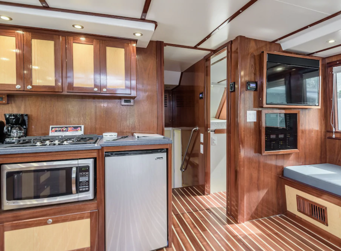 43-Foot Luxury Charter Boat: More