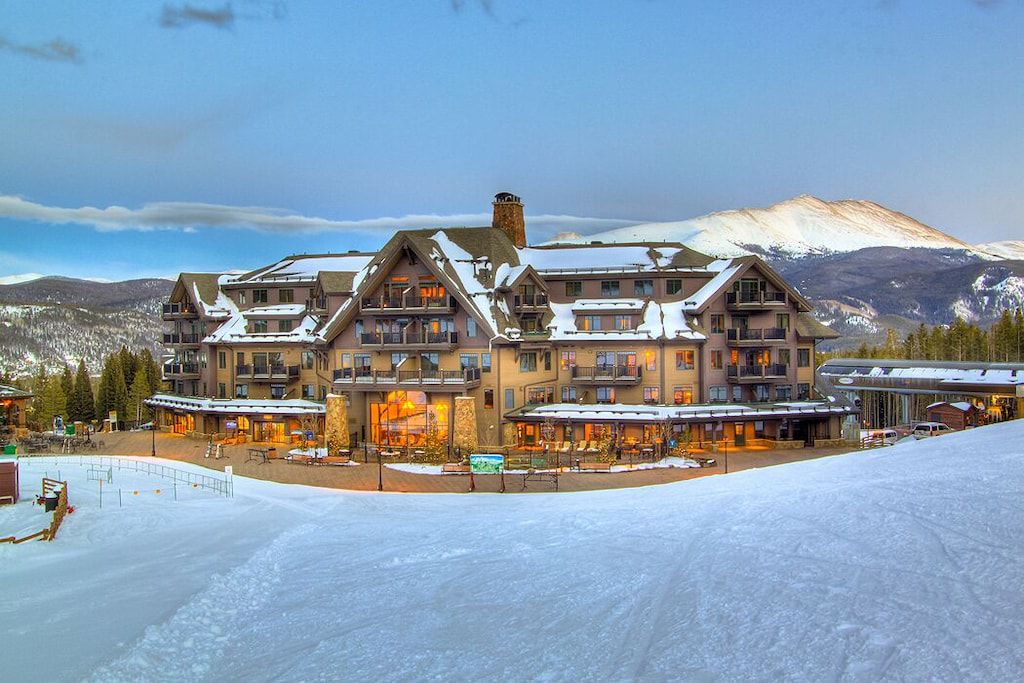 Upper-Level Mountain-View Condo