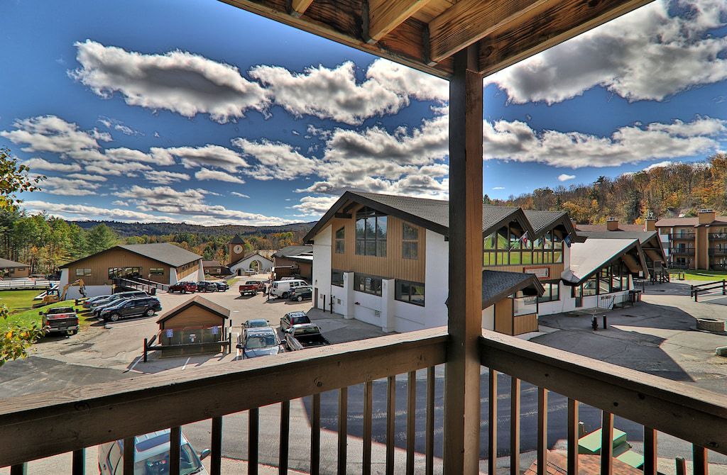 1-Bedroom Condo with a Walk to the Lifts