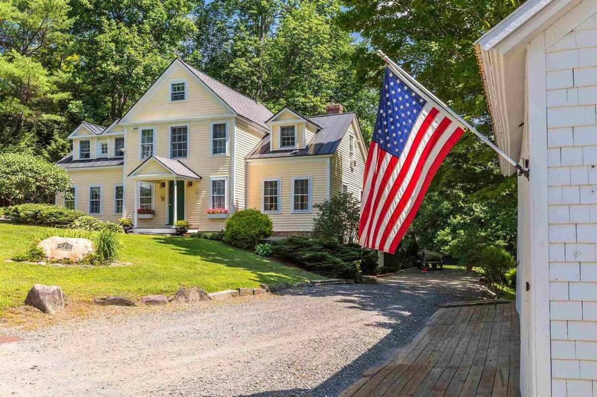 2435 Stage Rd, Guilford, VT 05301