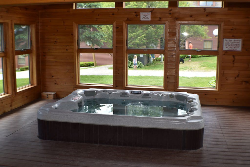 Trail Creek 2-Bedroom With Jacuzzi: More