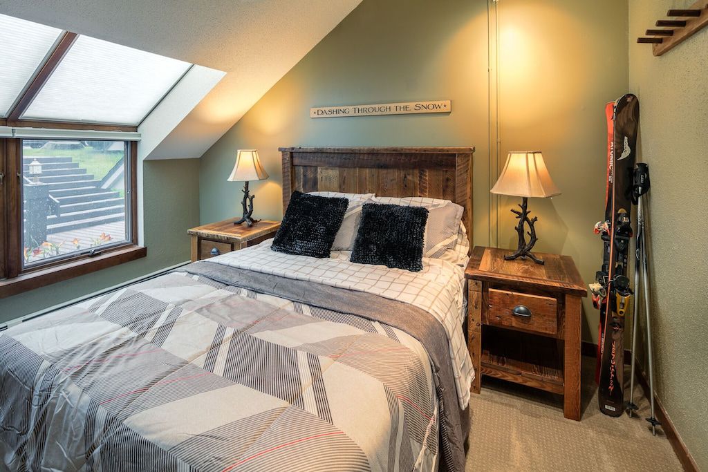 Cozy Beautiful Mountain Condo: More