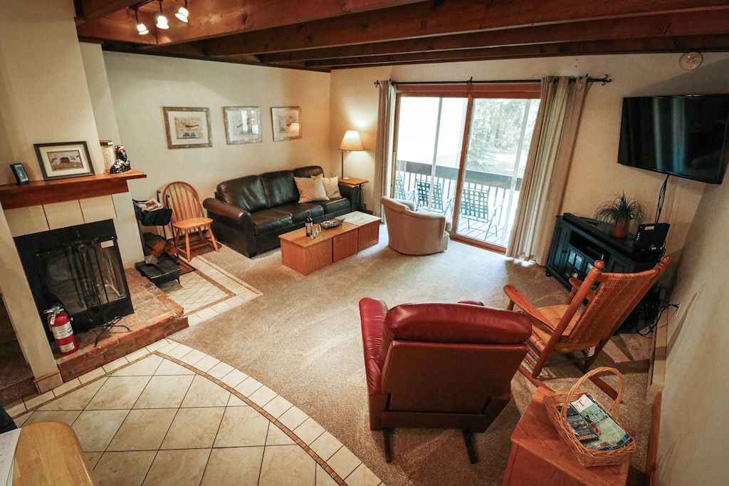 Cozy 2-Bedroom Edgemont Condo