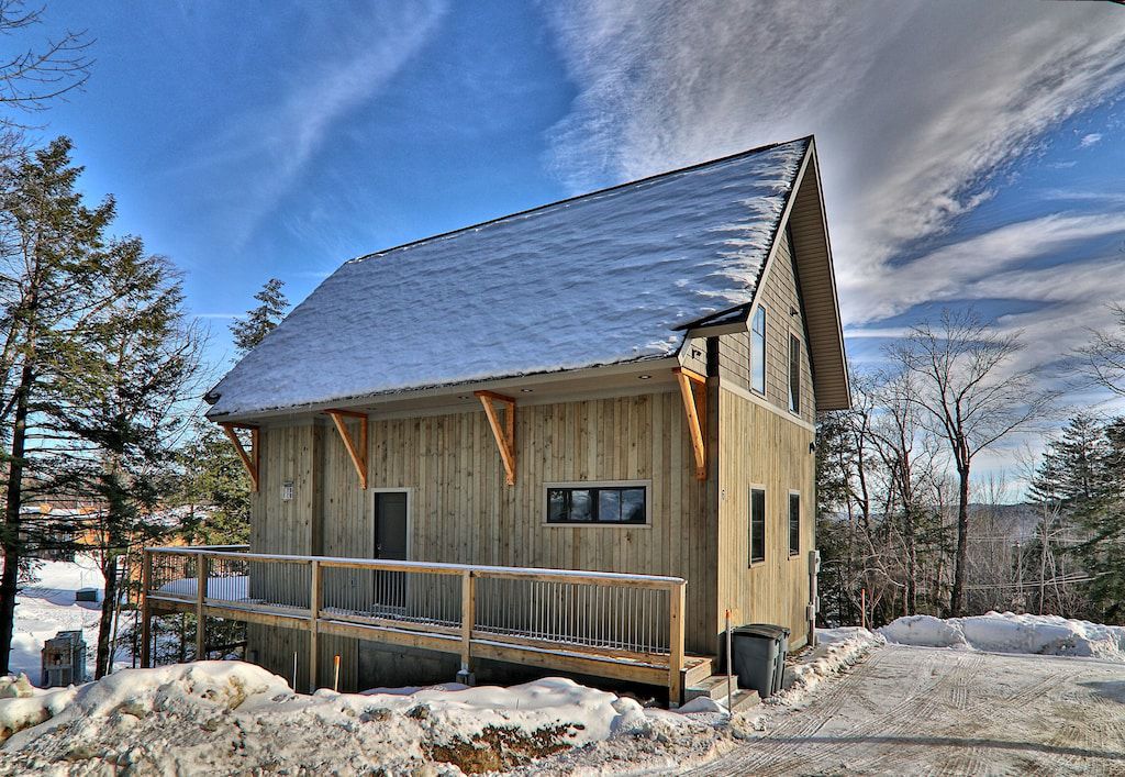 Newly Built 3-Bedroom with a Private Hot Tub