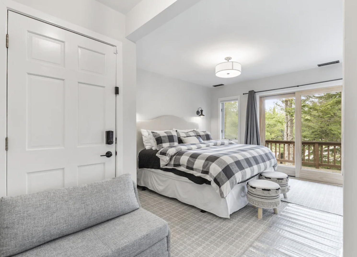 Hotel-Style Suite: More