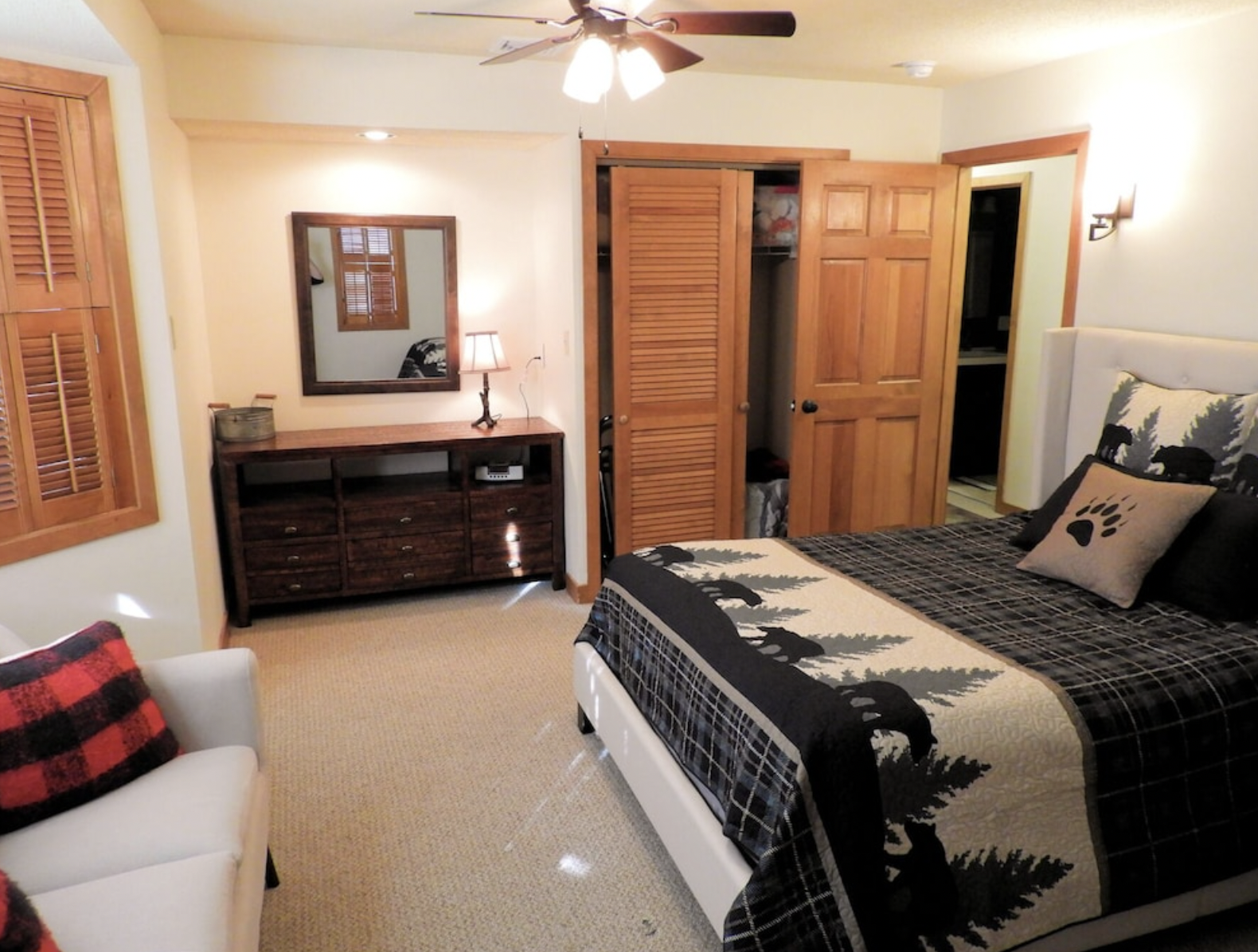 Remodeled Slopeside Townhome: More