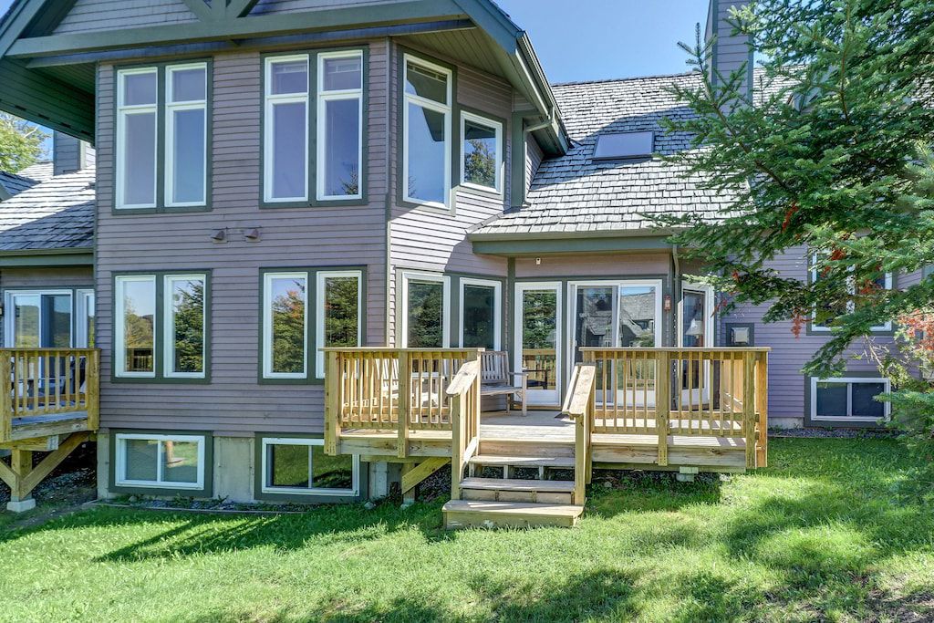4-Bedroom Townhome with Great Views