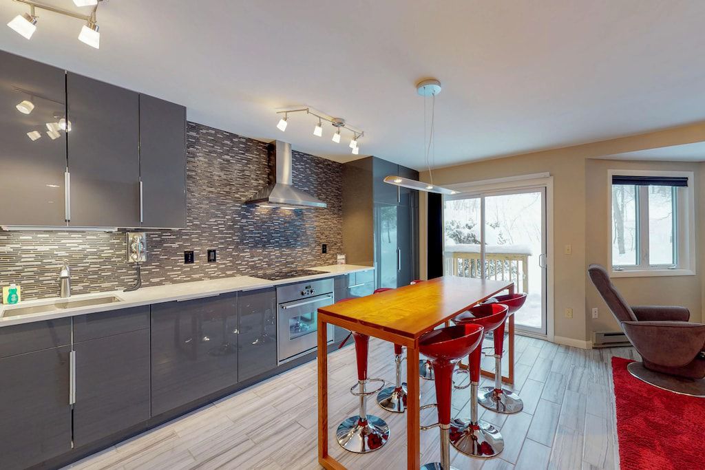 Stylish Ski-in/Ski-out Getaway