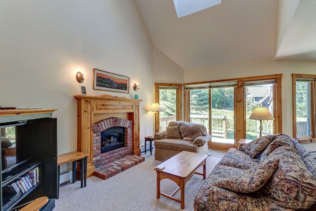 4-Bedroom Townhome with Great Views