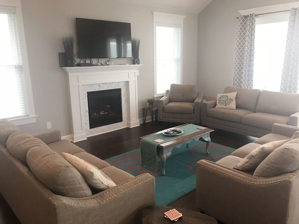 12-Bedroom Mansion in Downtown: More