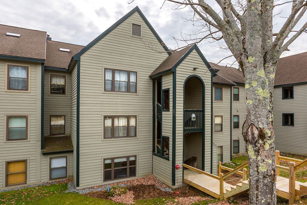 Spacious 4-Bedroom High on the Mountain