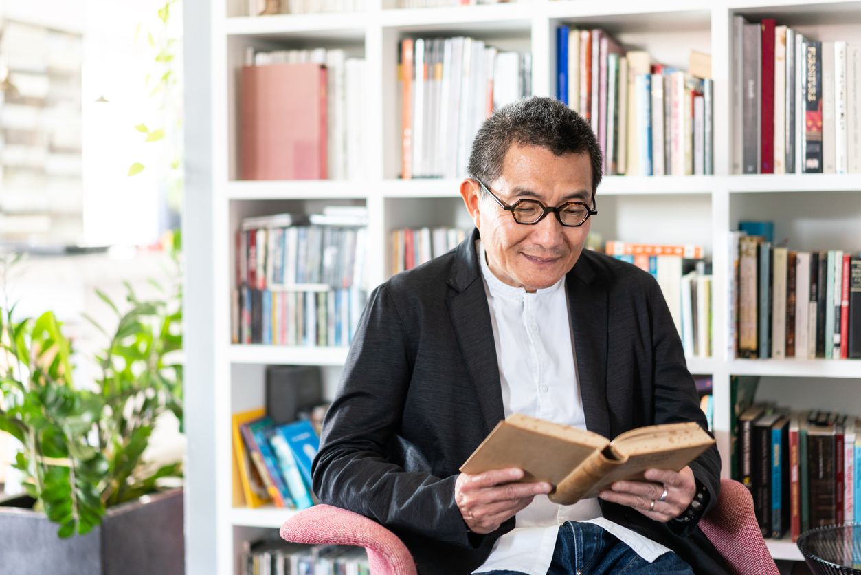 senior reading at library