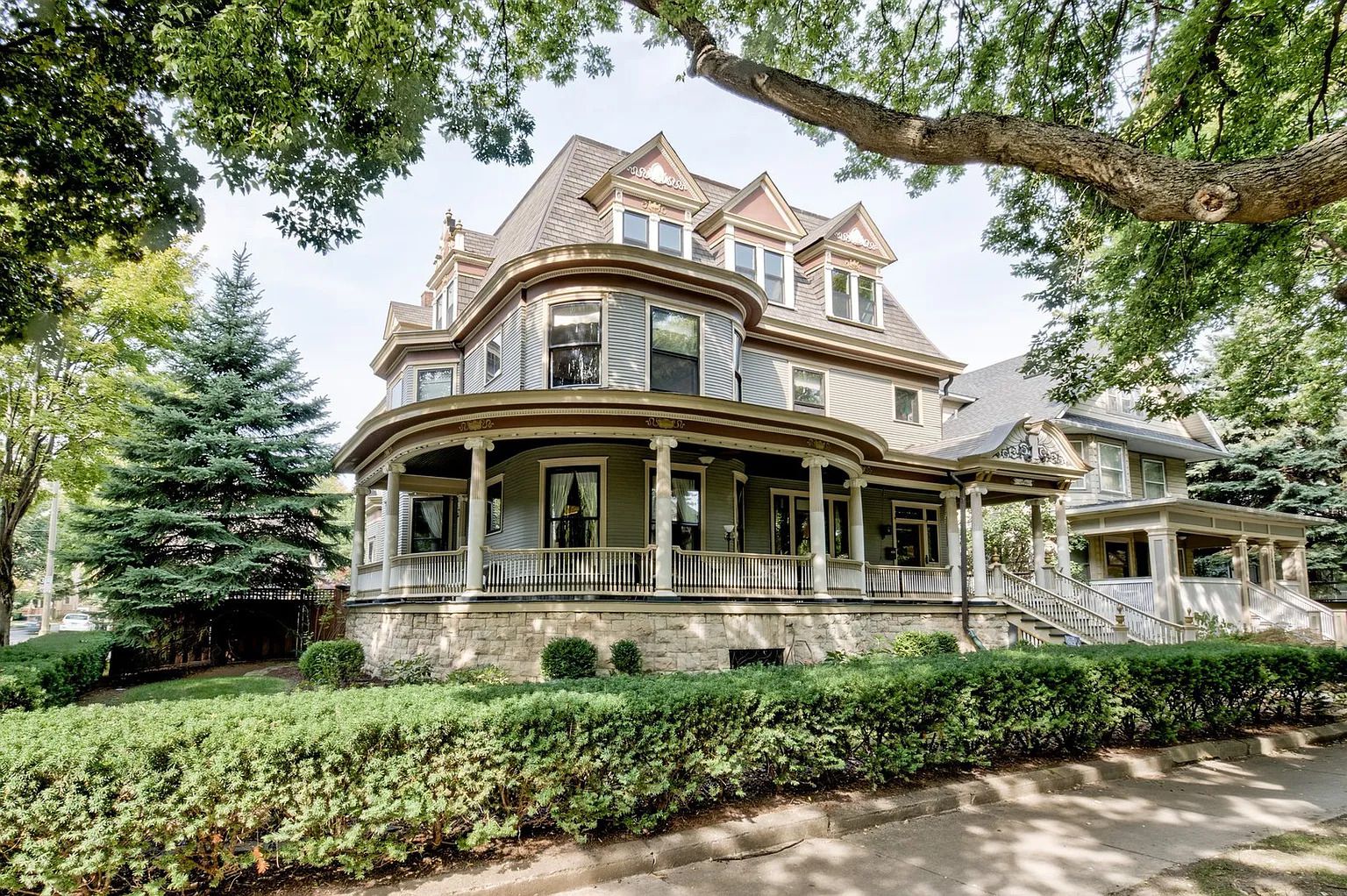139 S Grove Ave, Oak Park, IL 60302