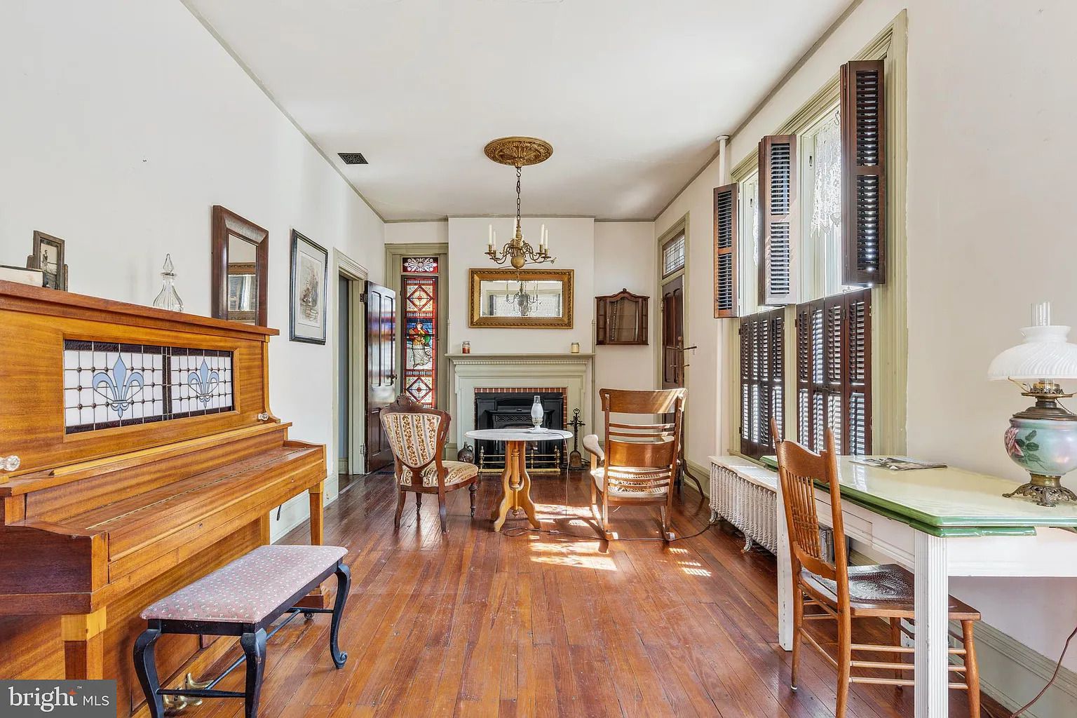 211 N Cass St, Middletown, DE 19709, Inside