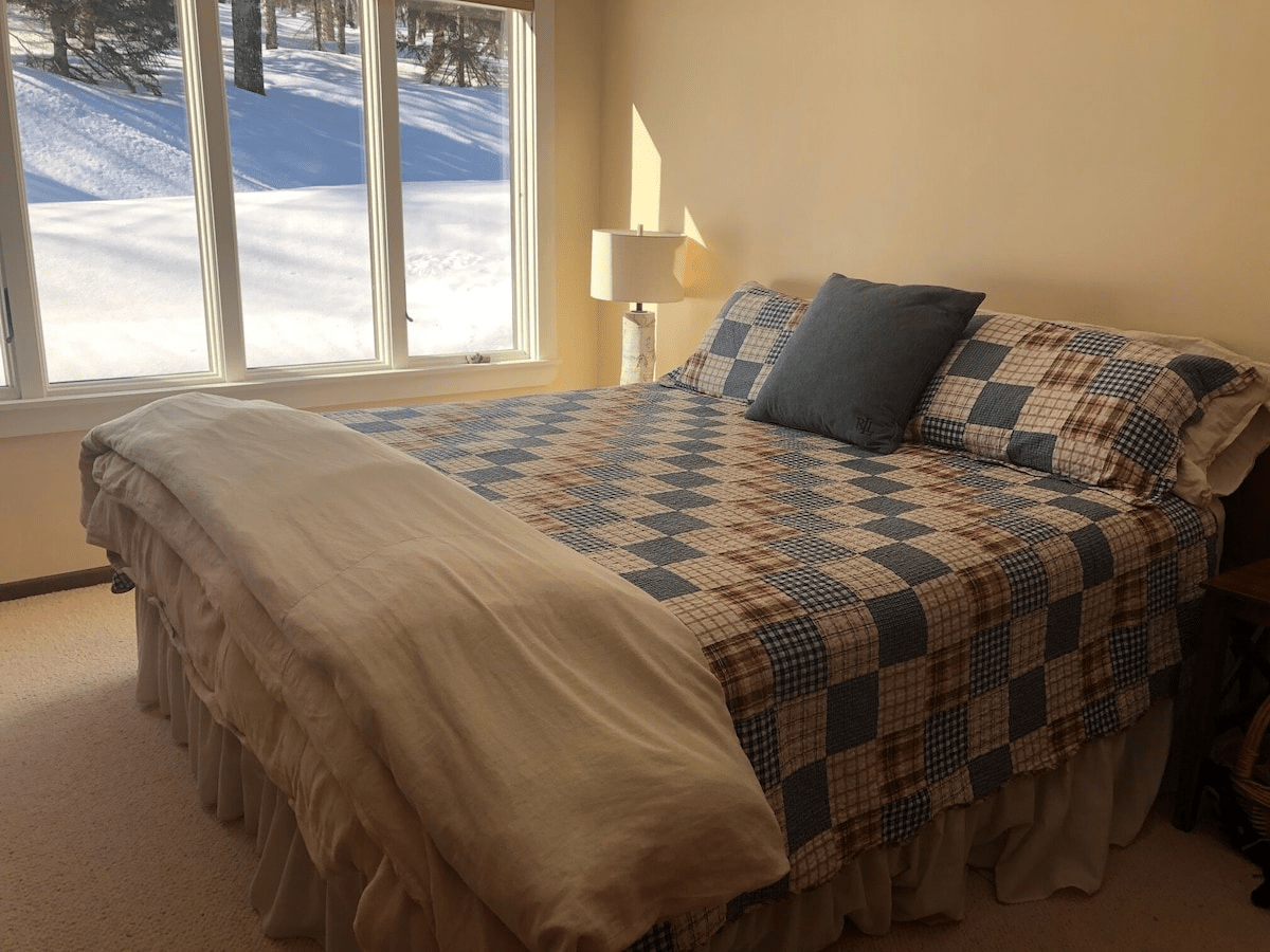 Living room of Sugarloaf Mountainside Ski In Ski Out, Carrabassett Valley, Maine