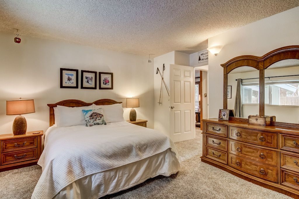 Bear Creek Cabin: More