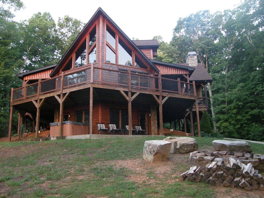 Pet-Friendly Godfrey Mountain Cabin