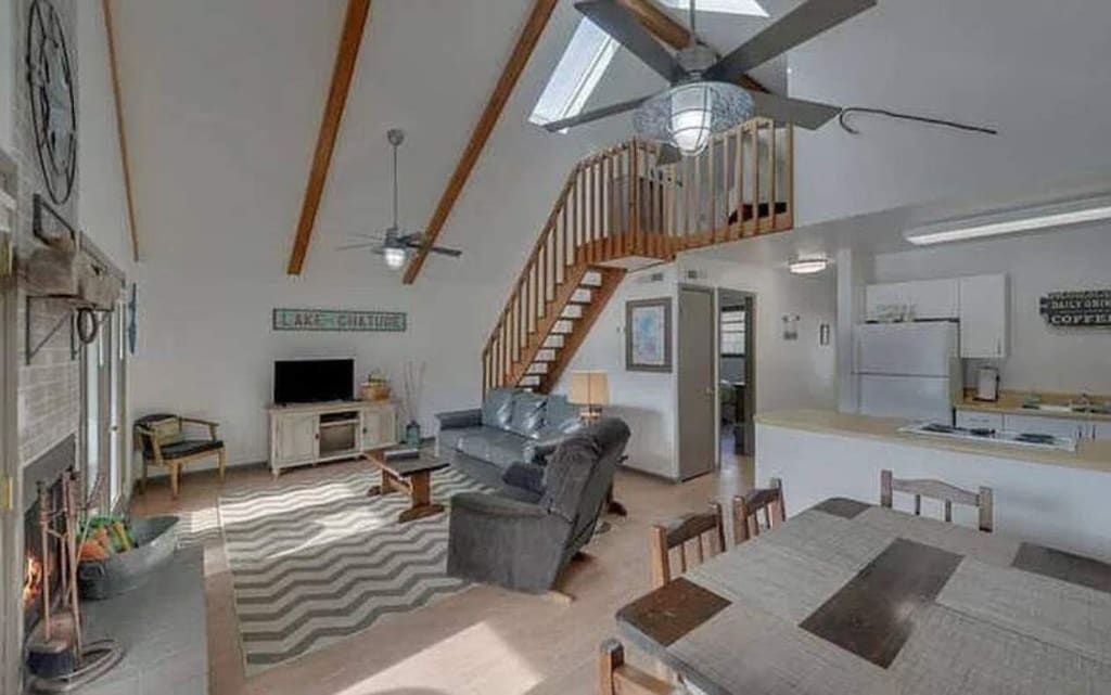 Cozy Lakefront Cabin: More