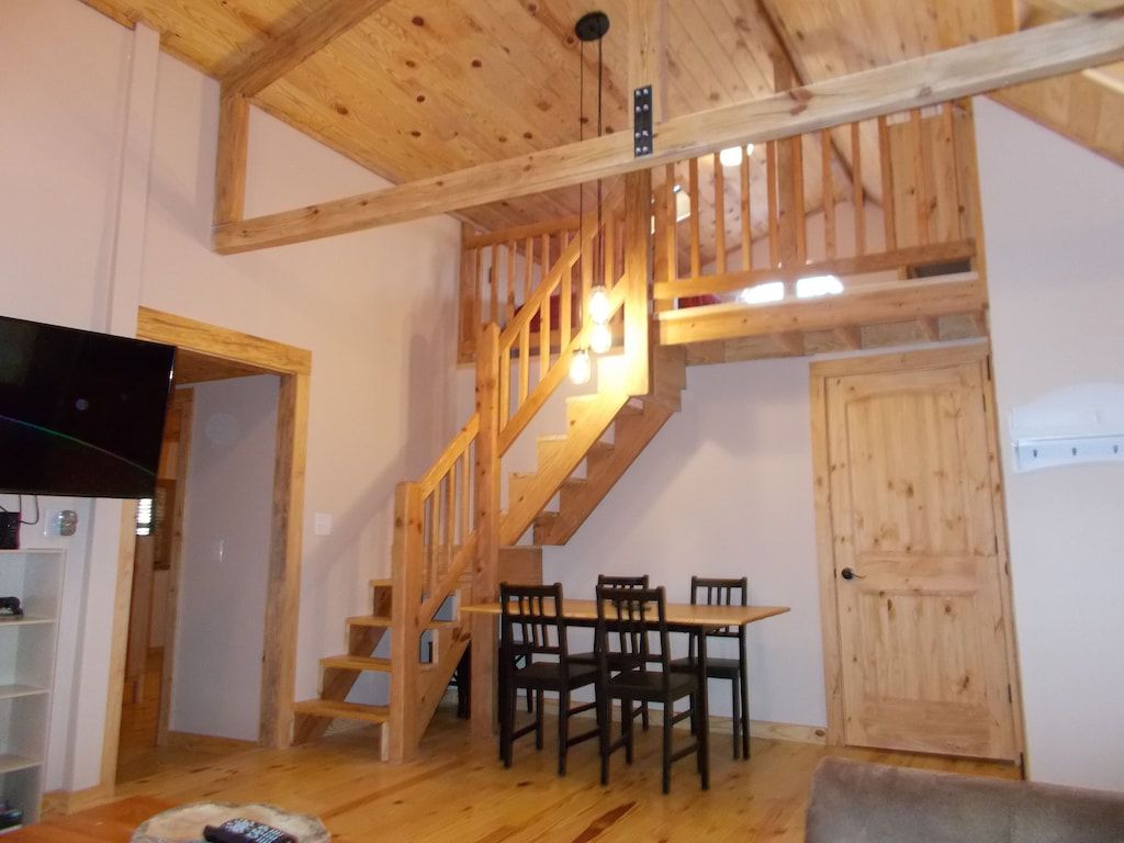 Lookout Mountain Cabin: More