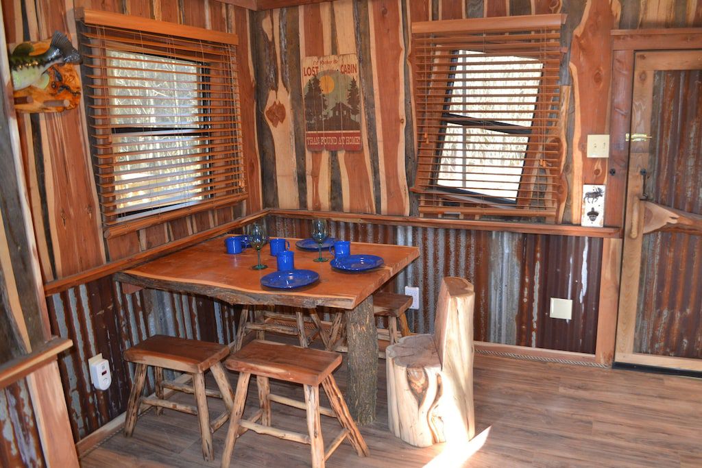 Hillbilly Hilt’n Cabin: More