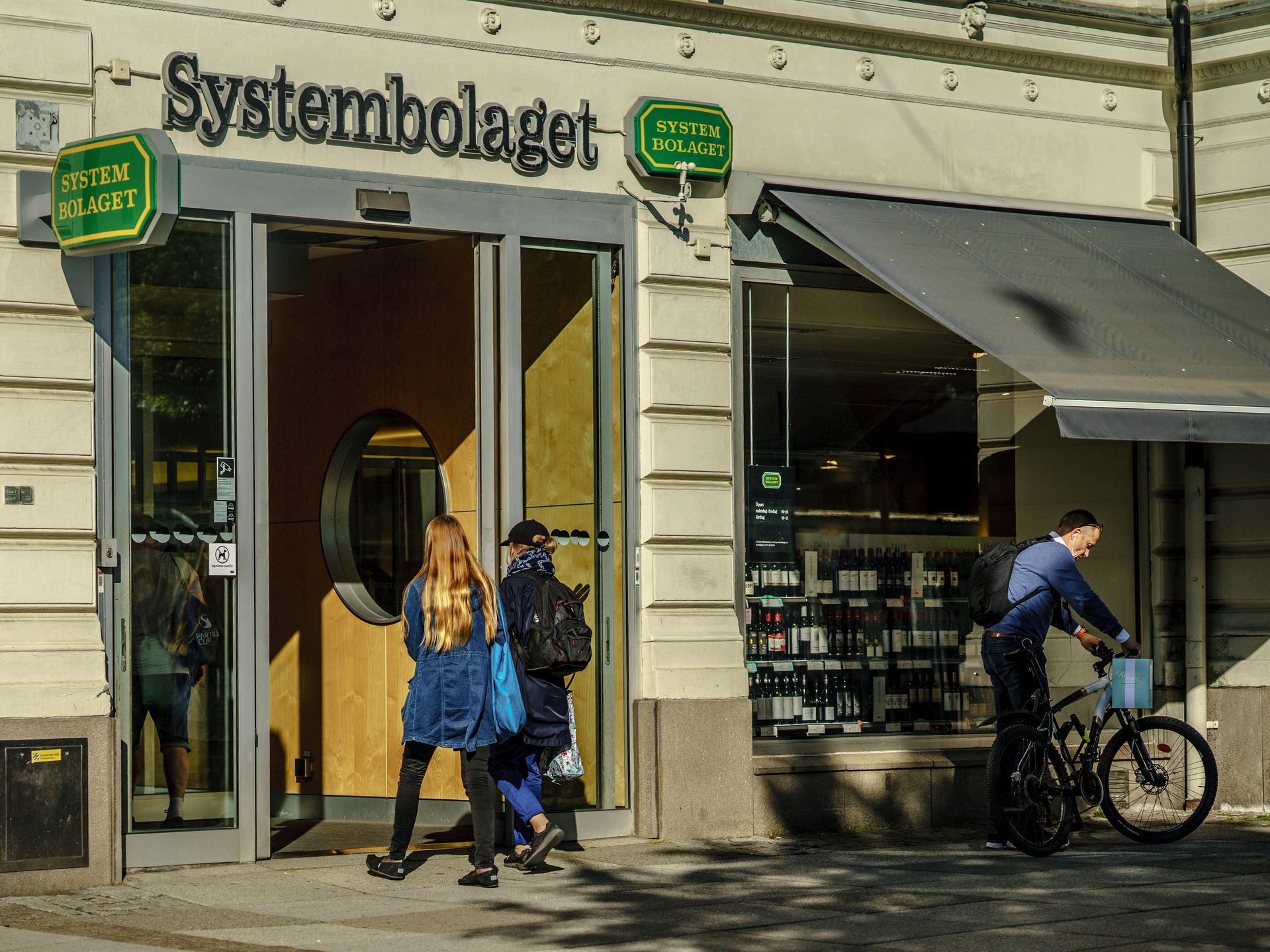 Systembolaget only place public place to buy an alcoholic drinks in Sweden