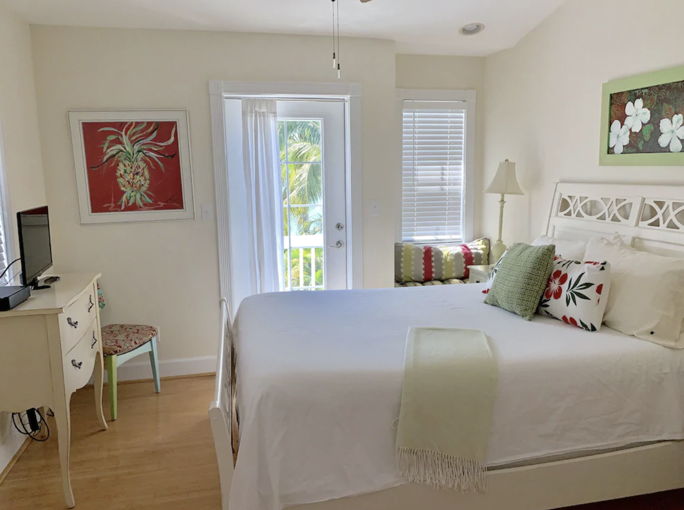 Sunrise Beach Resort House: More