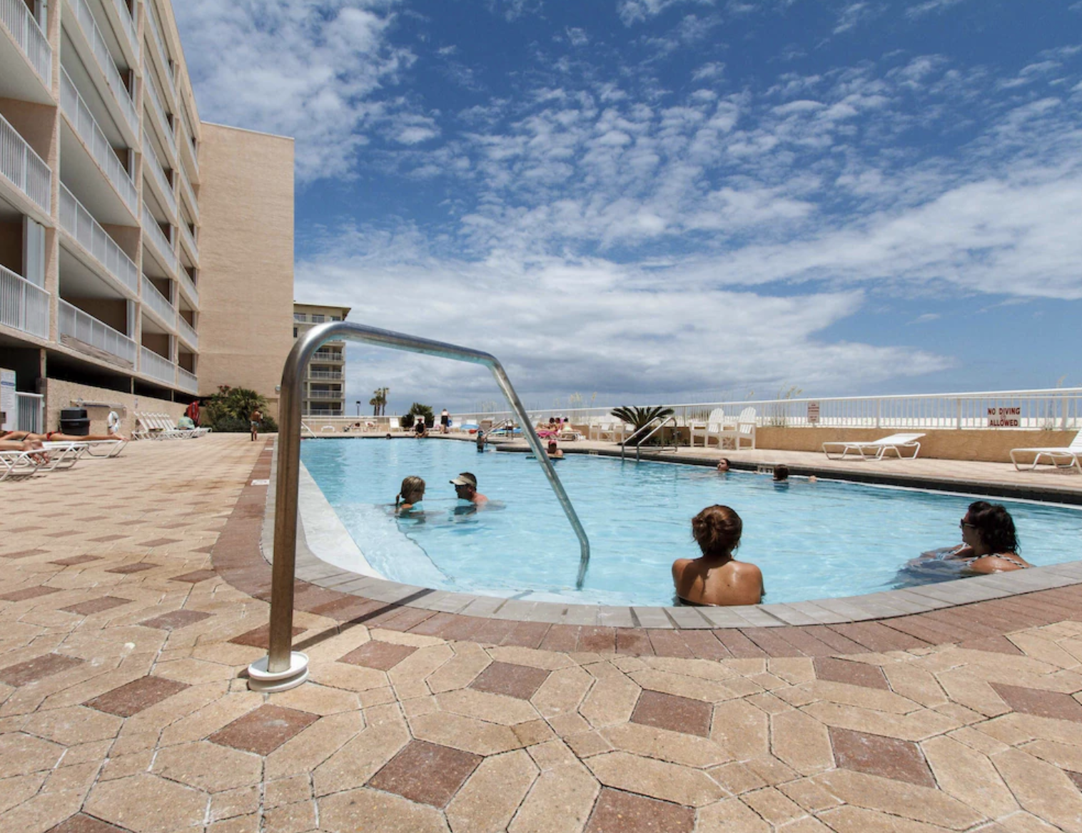 Comfy Beachfront Condo